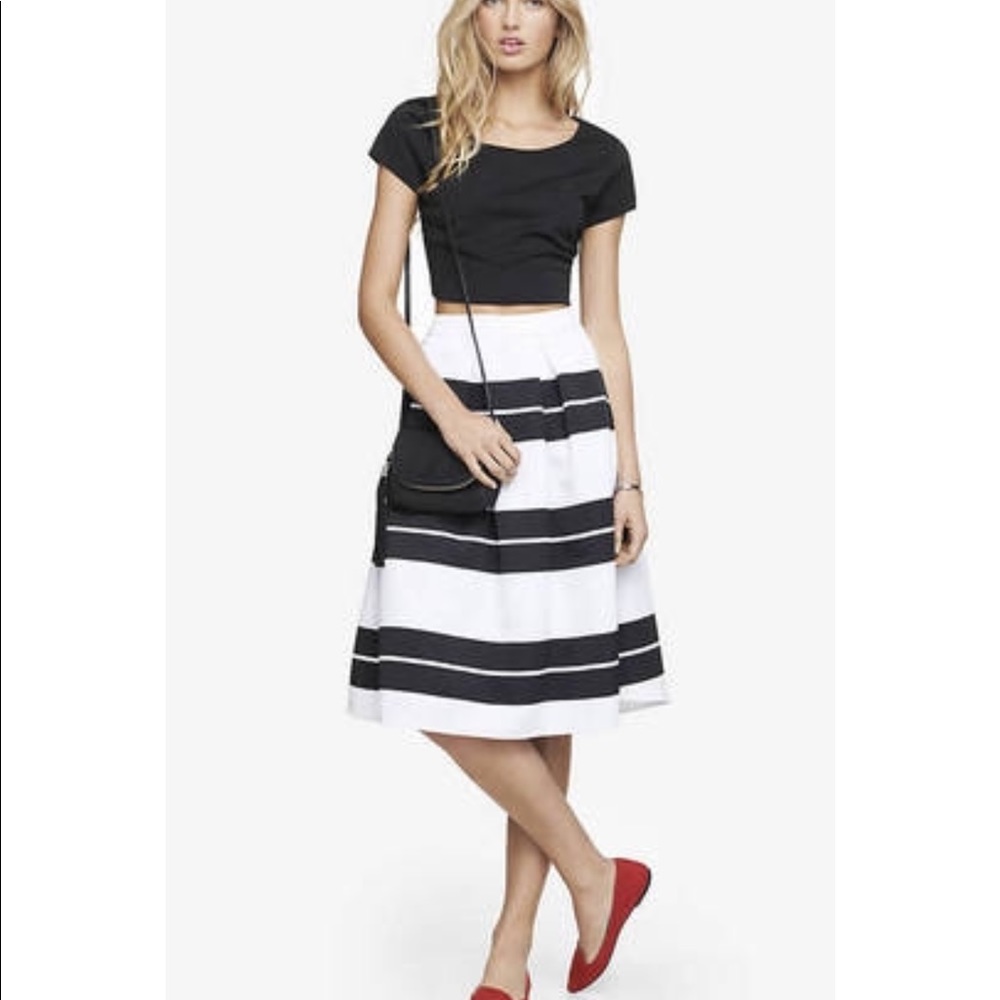Express size 12 Flair Pleated Circle skirt 💋